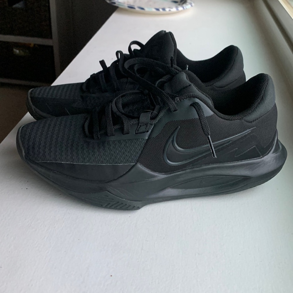 Black Nike Men’s Sneakers - only worn once in great condition